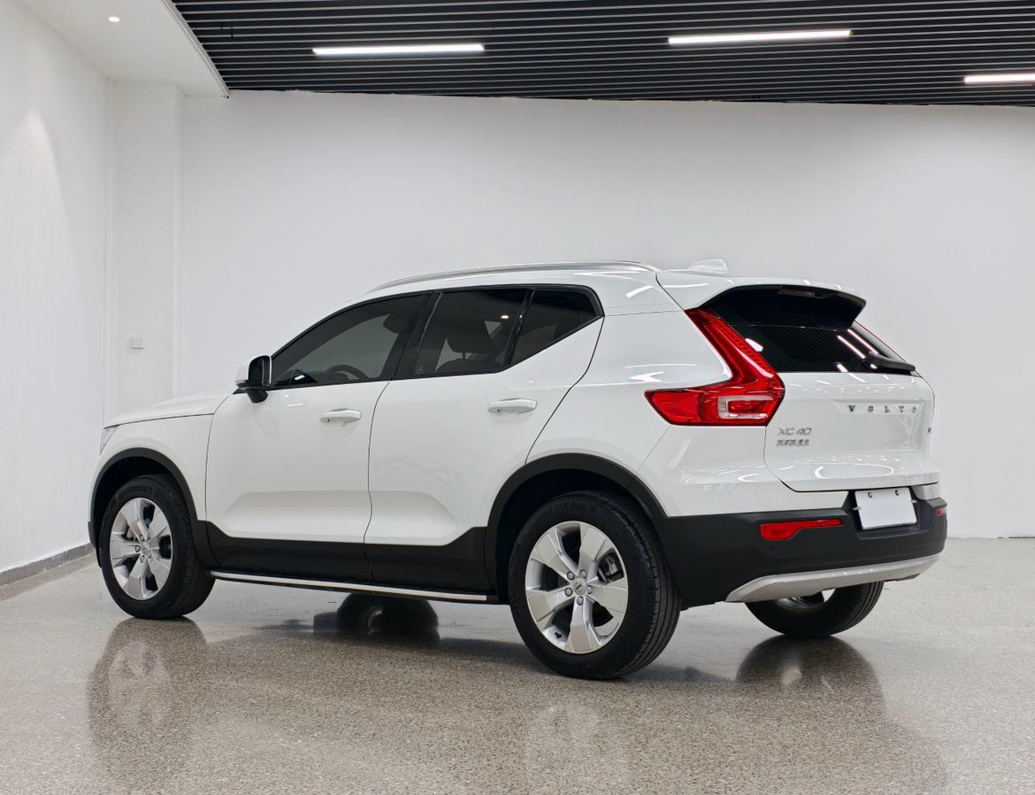 Volvo XC40 2022 thumb 2