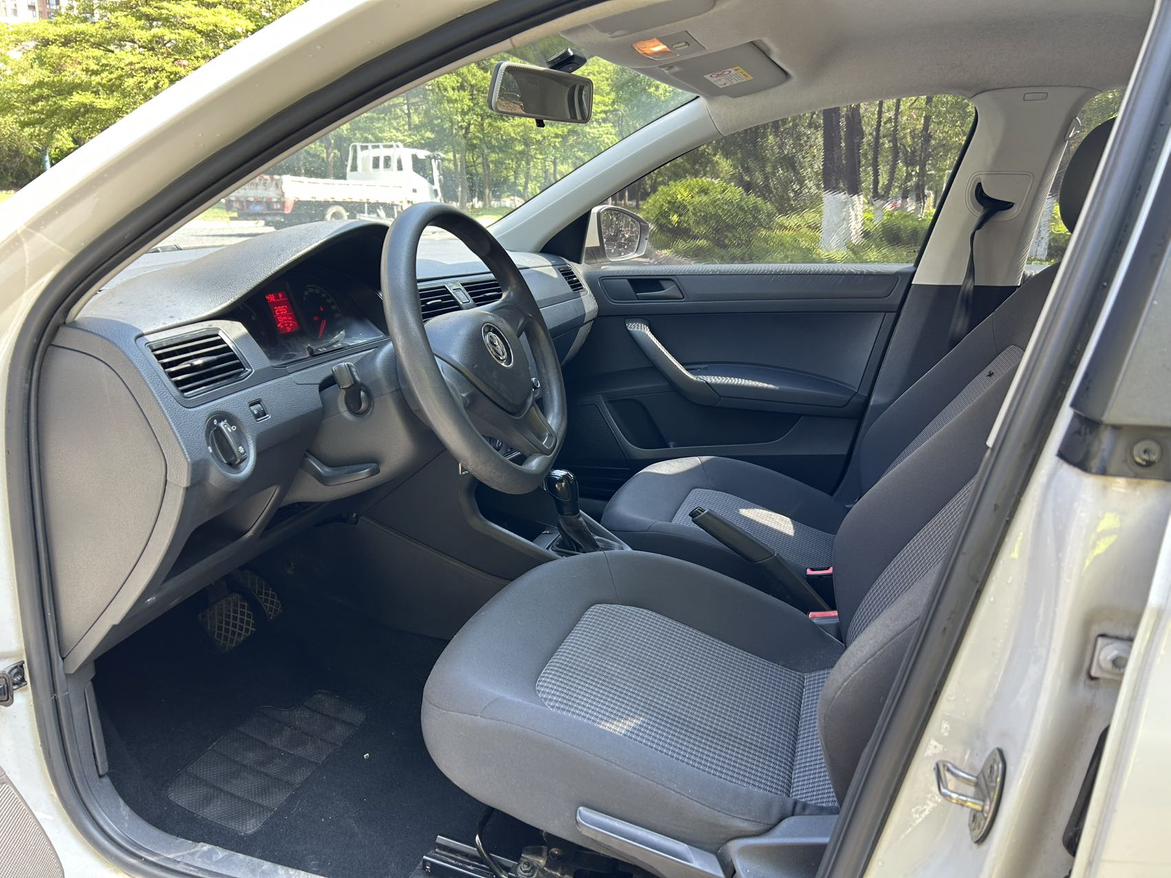 Volkswagen Santana 2016 thumb 6