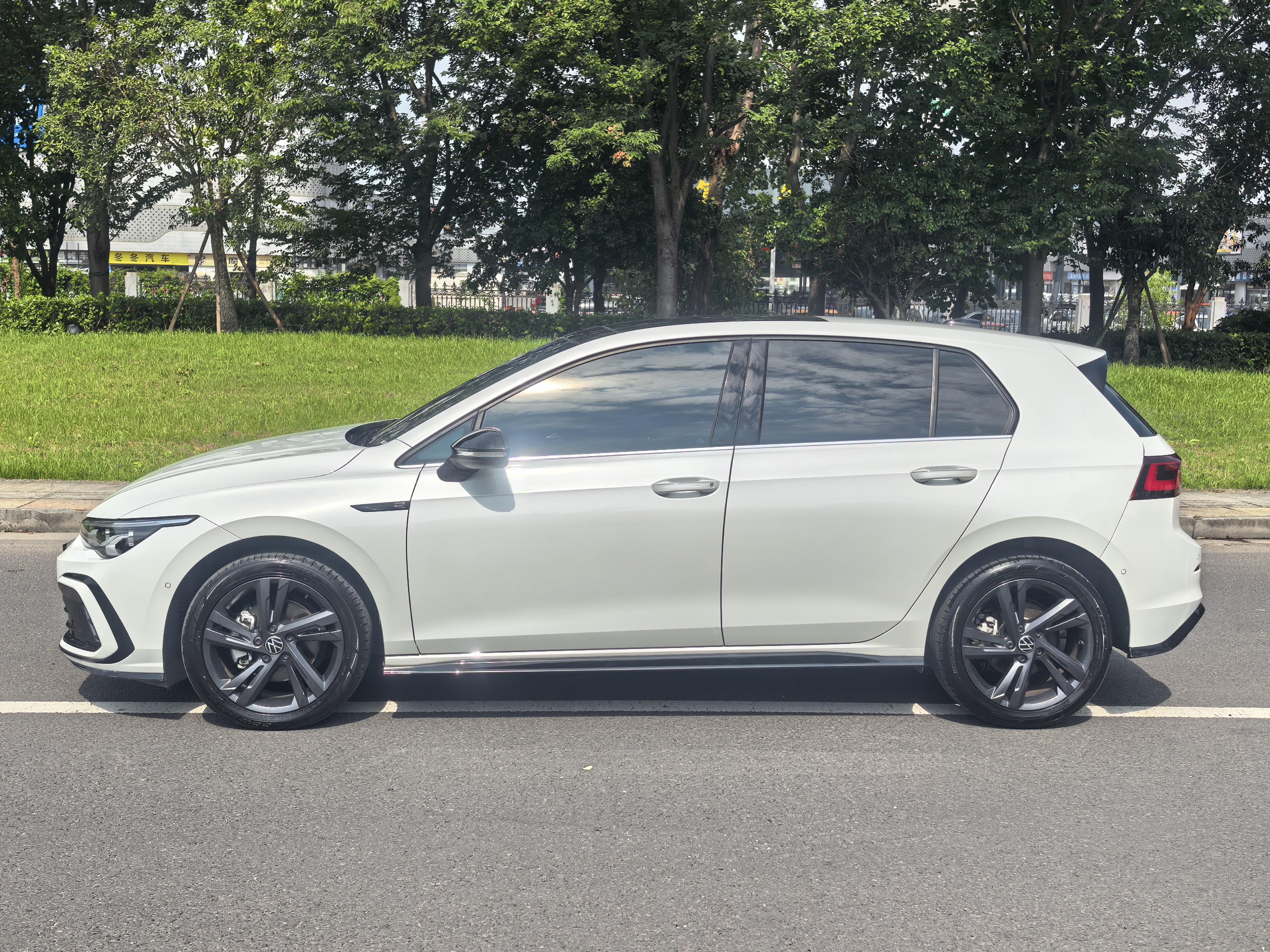 Volkswagen Golf Sportsvan 2023 thumb 2