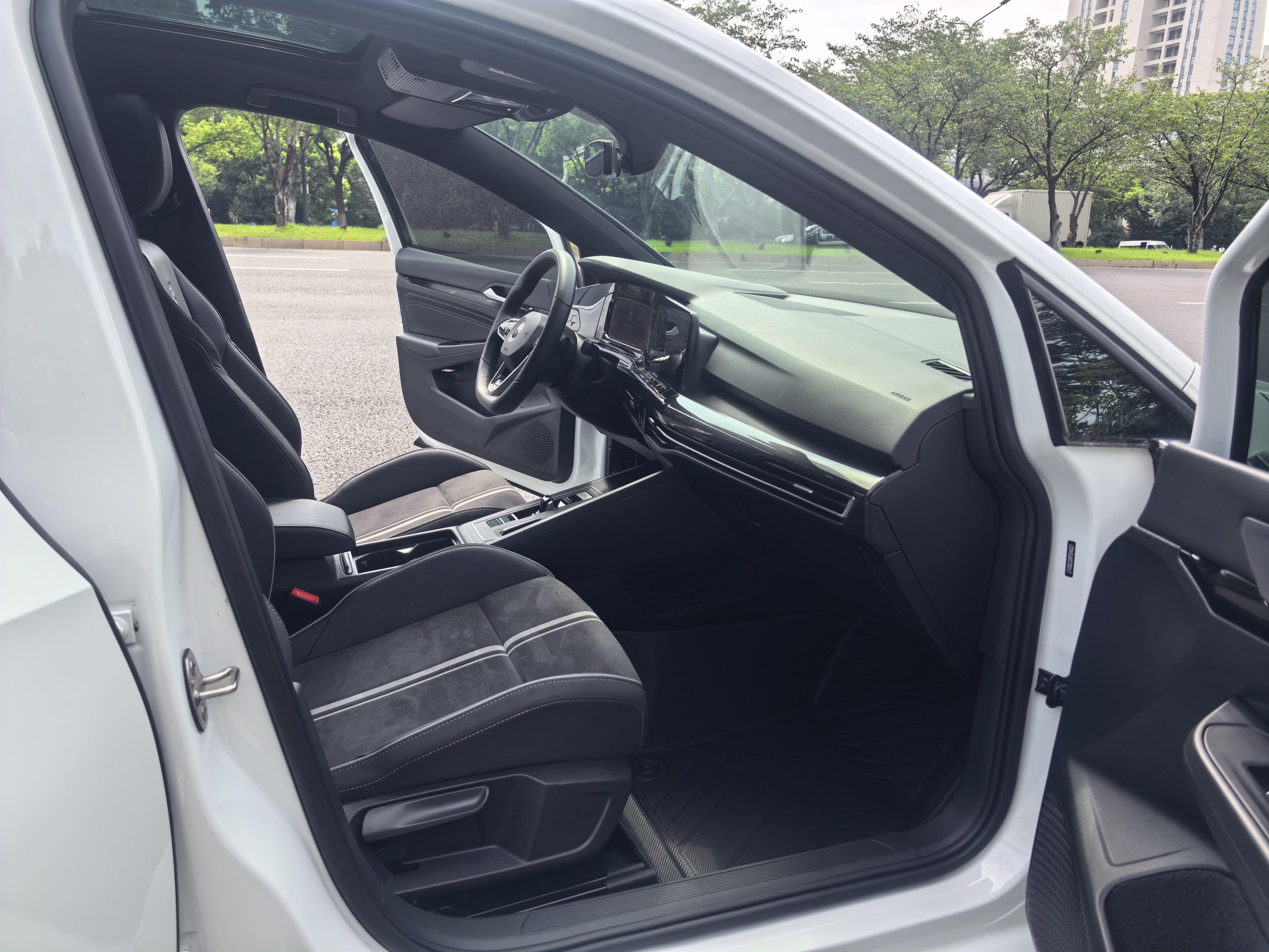 Volkswagen Golf Sportsvan 2023 thumb 11