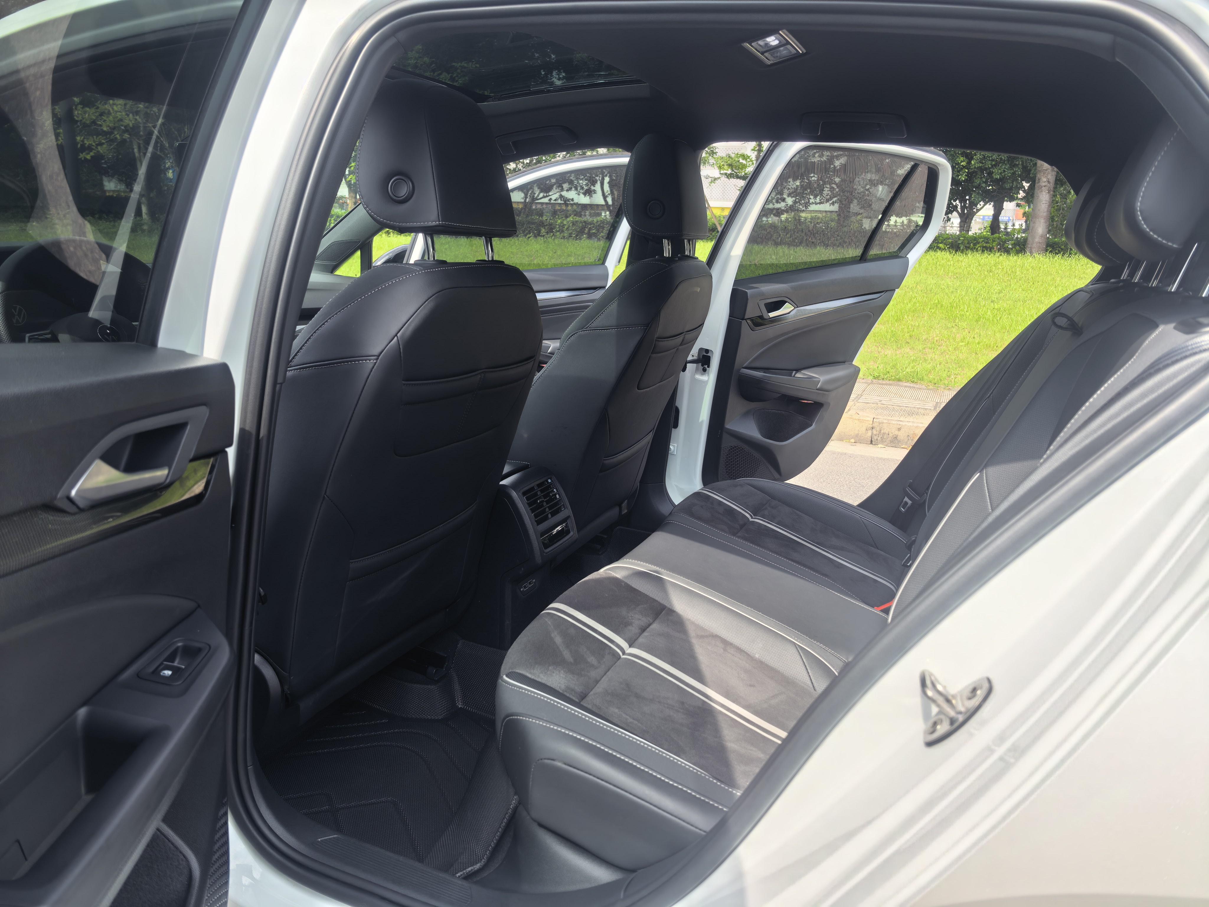 Volkswagen Golf Sportsvan 2023 thumb 12