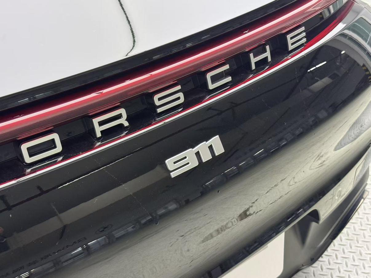 Porsche 911 2023 thumb 3