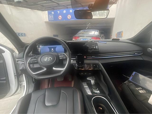 Hyundai Elantra 2022 thumb 3