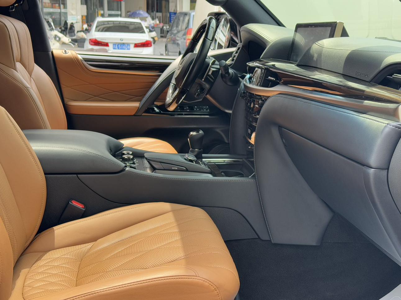 Lexus LX 2021 thumb 12