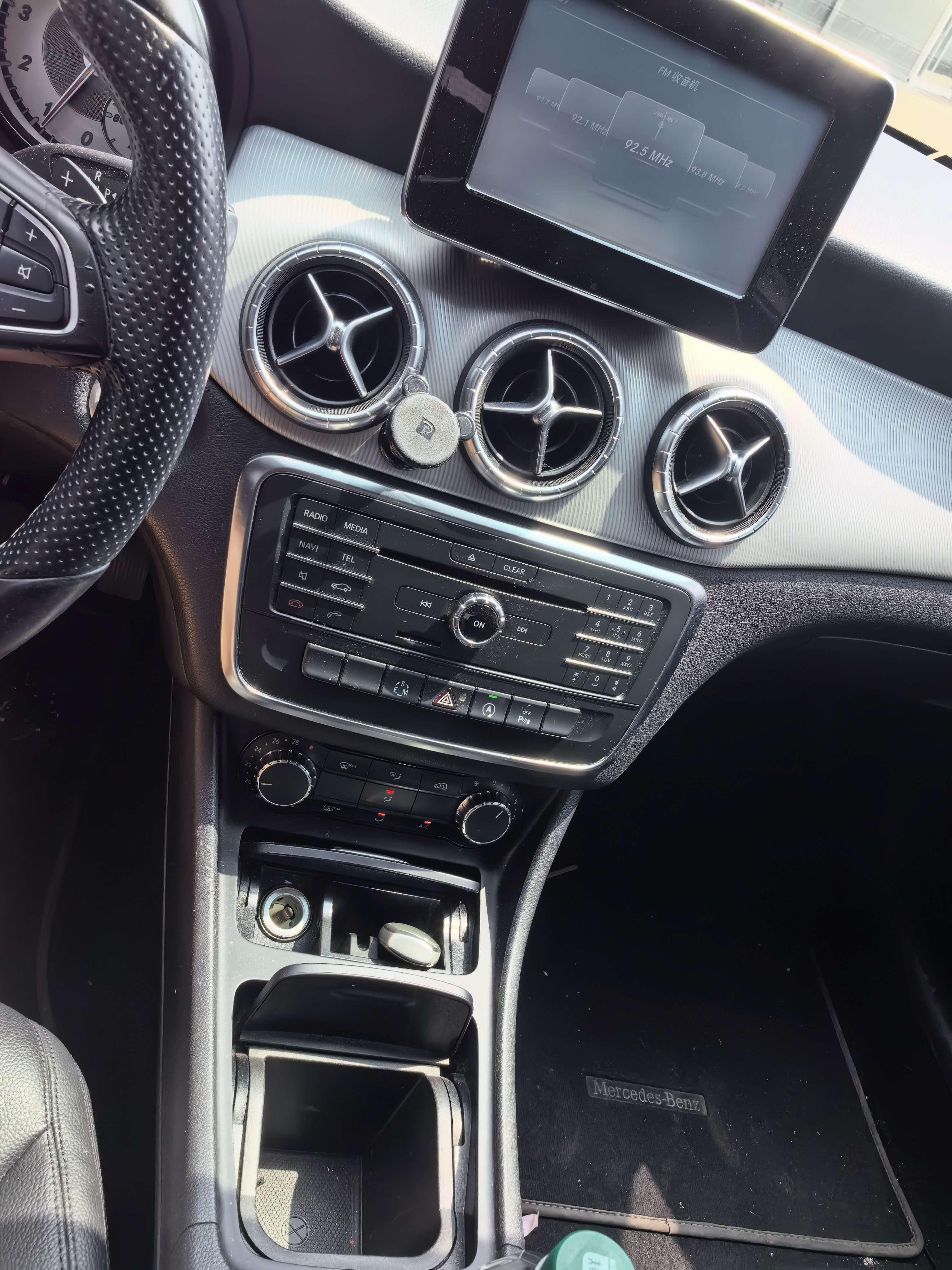 Mercedes-Benz CLA 2015 thumb 5