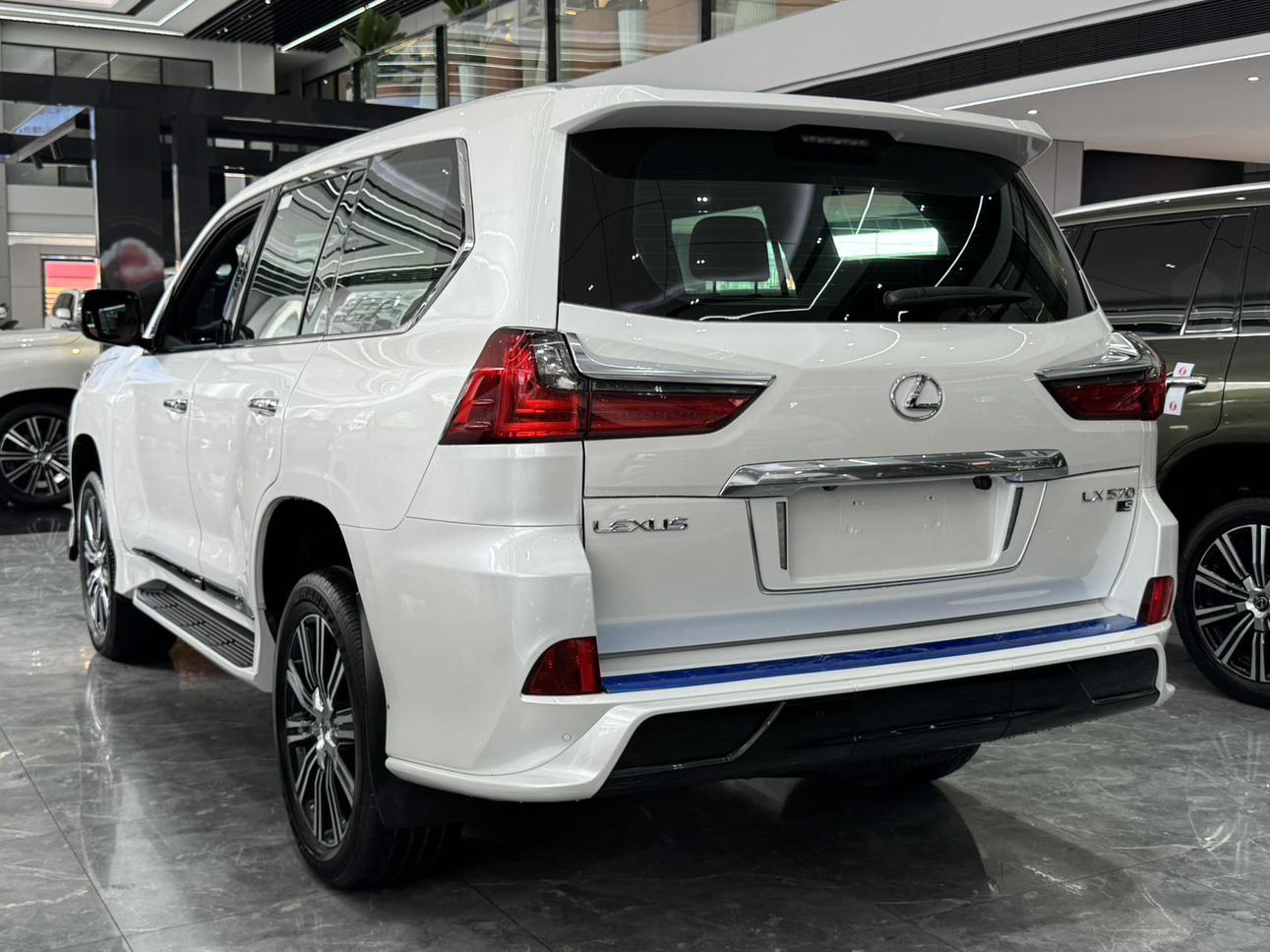 Lexus LX 2021 thumb 2