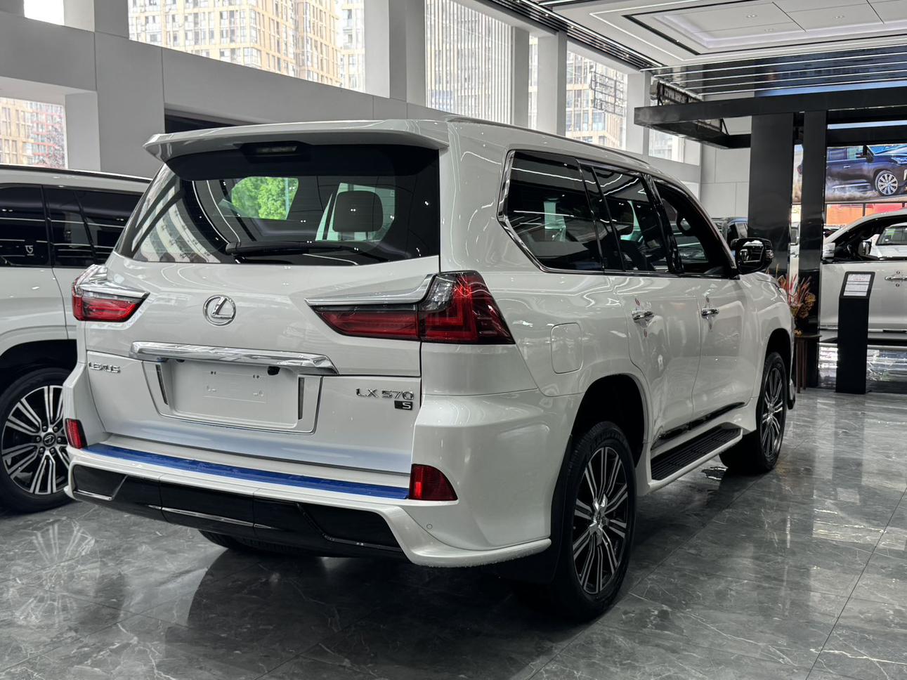 Lexus LX 2021 thumb 3