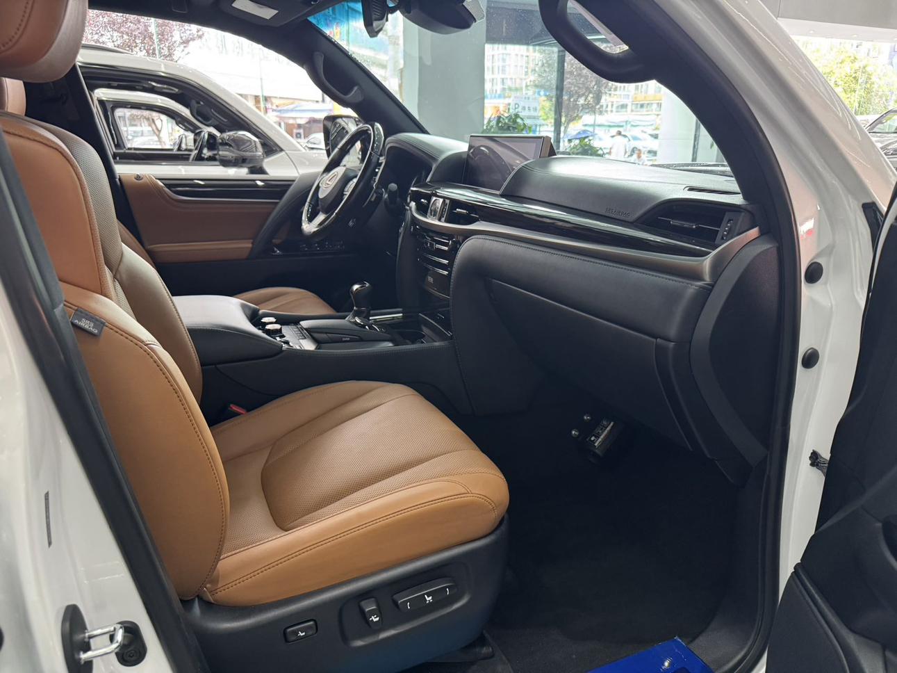 Lexus LX 2021 thumb 4