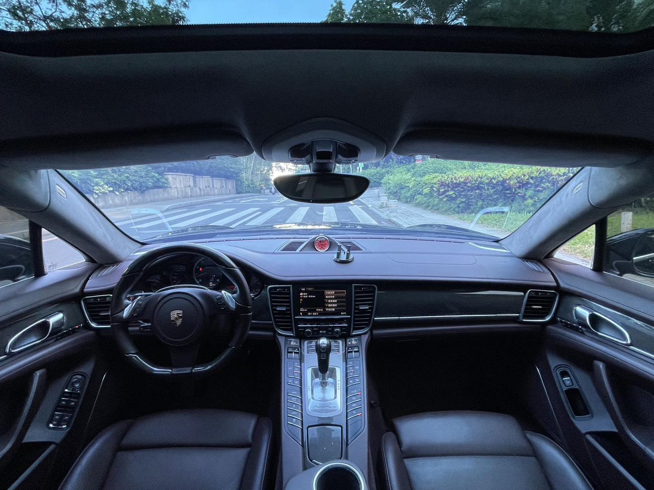 Porsche Panamera 2010 thumb 8