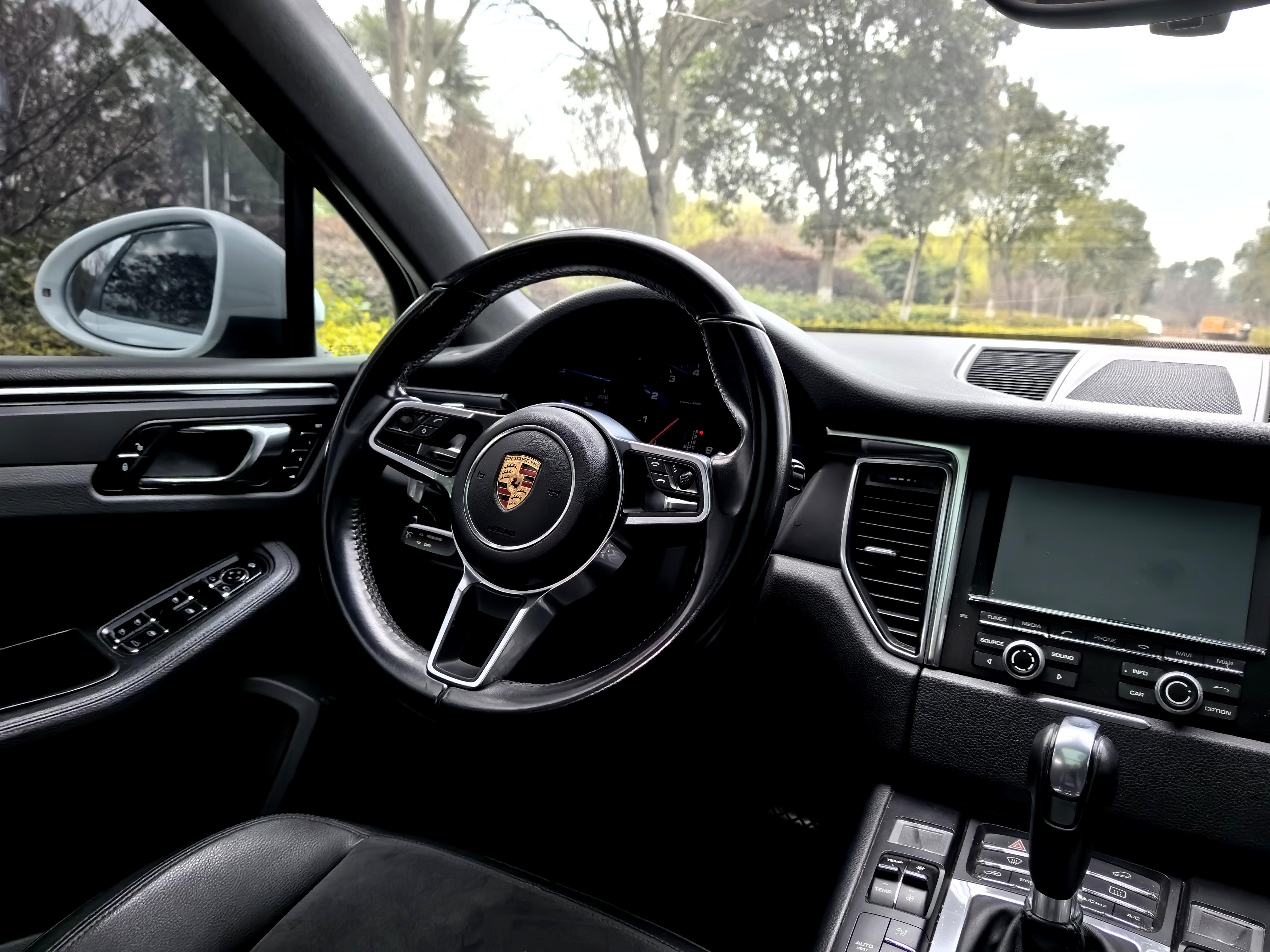 Porsche Macan 2014 thumb 12