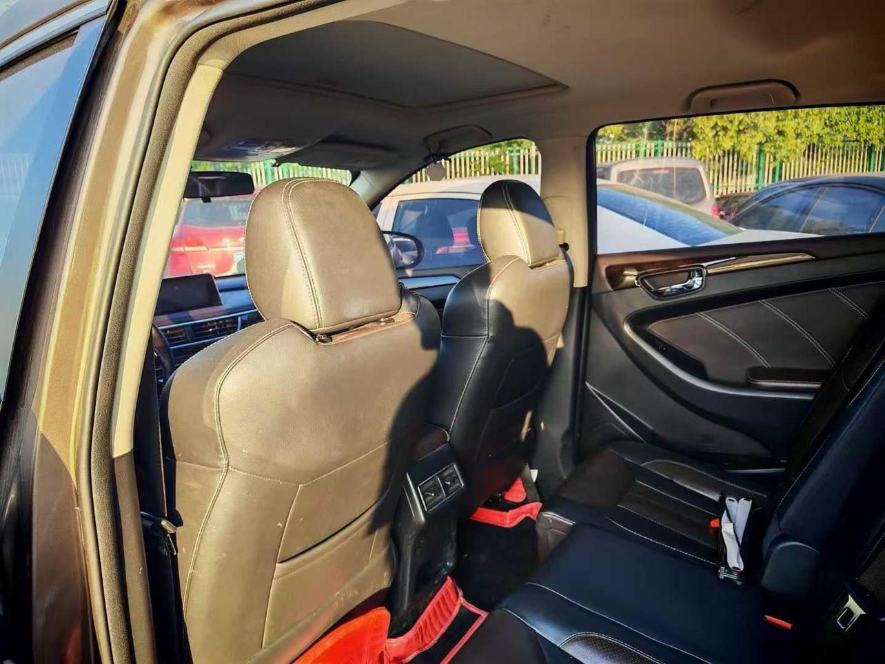 Dongfeng Fengon 580 2017 thumb 6