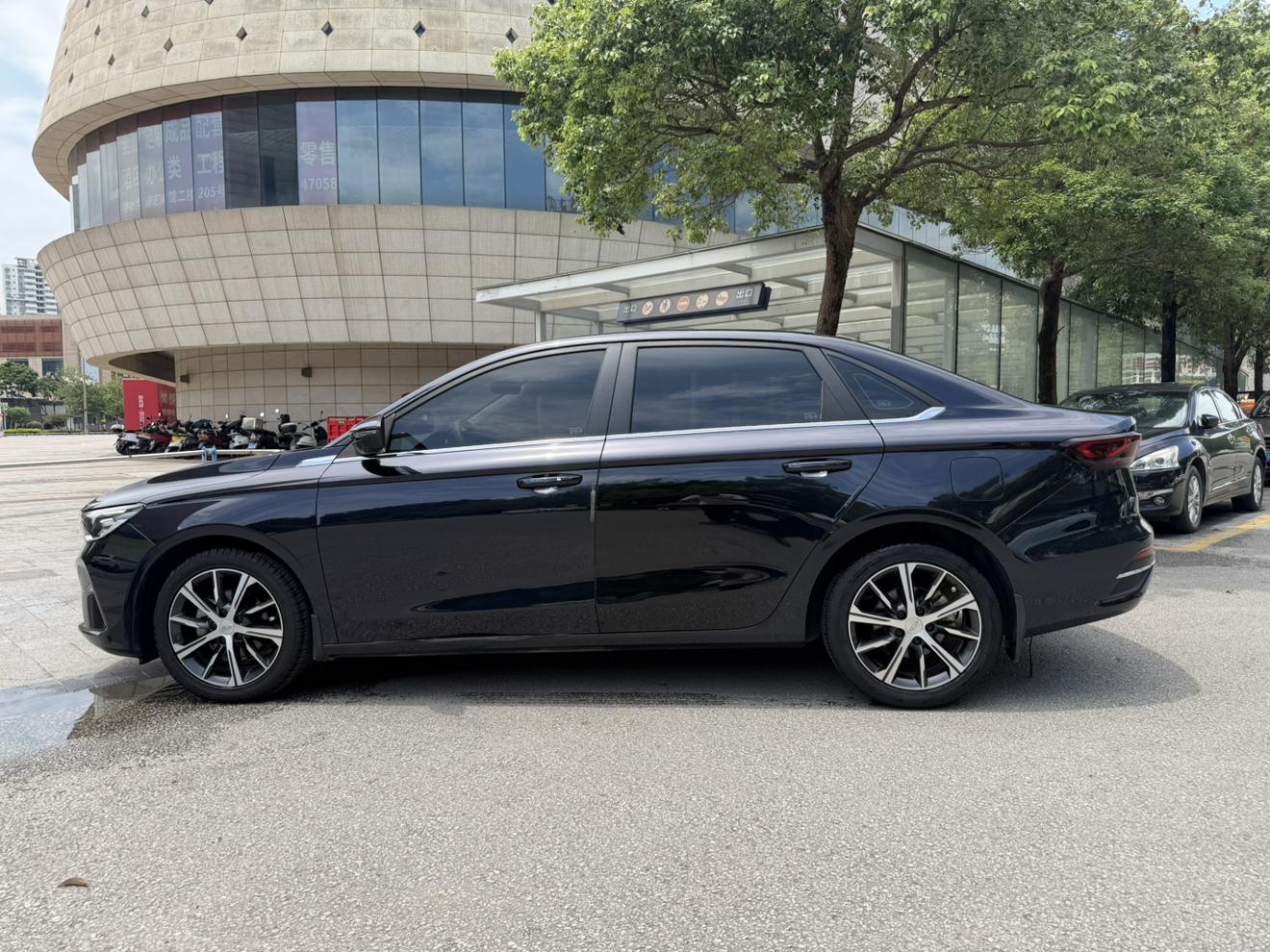 Geely Emgrand 2023 thumb 2