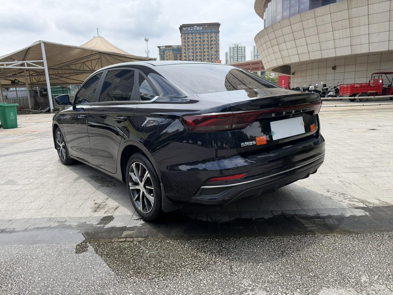 Geely Emgrand 2023 thumb 3
