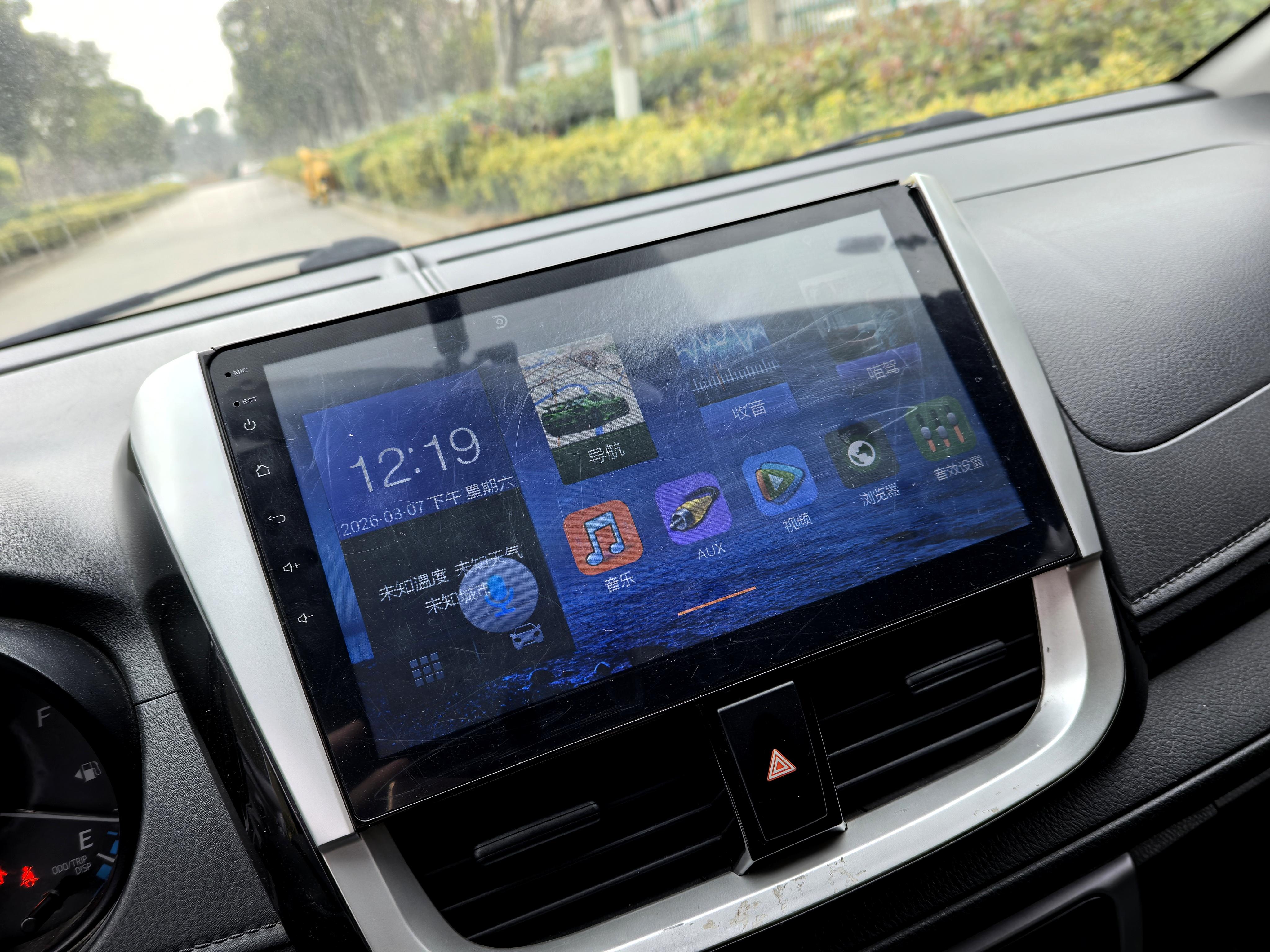 Toyota Yaris 2016 thumb 4
