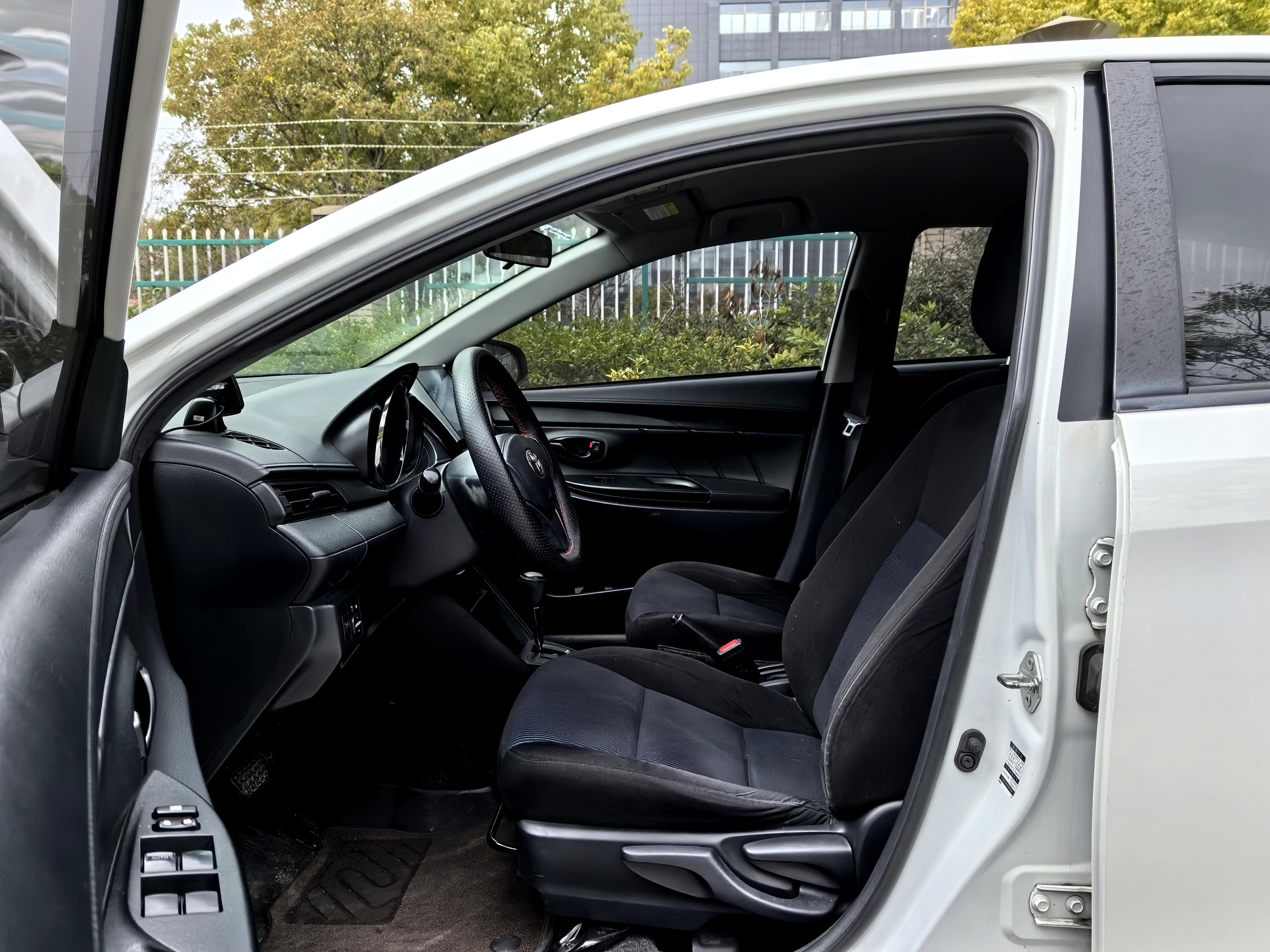 Toyota Yaris 2016 thumb 9