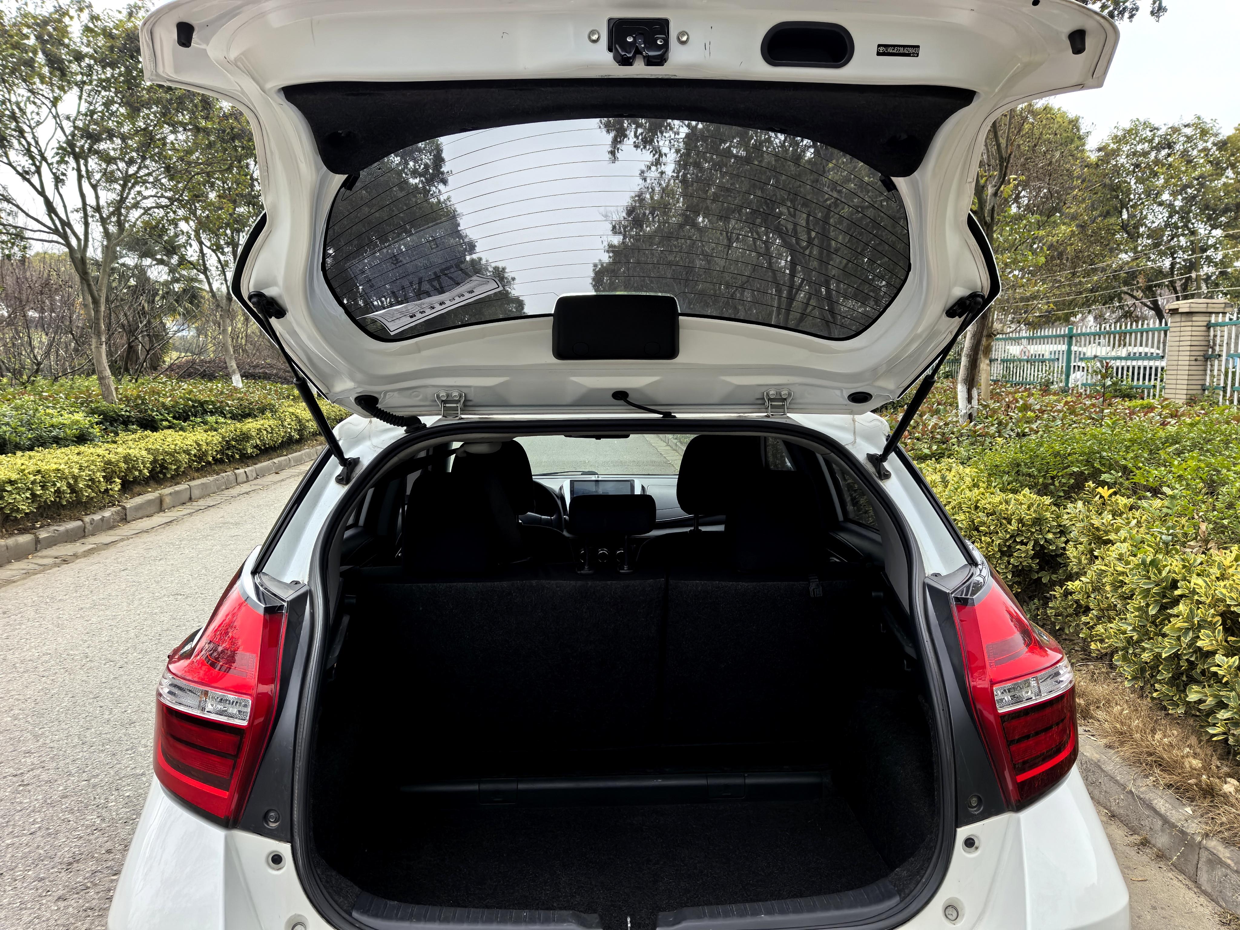 Toyota Yaris 2016 thumb 11