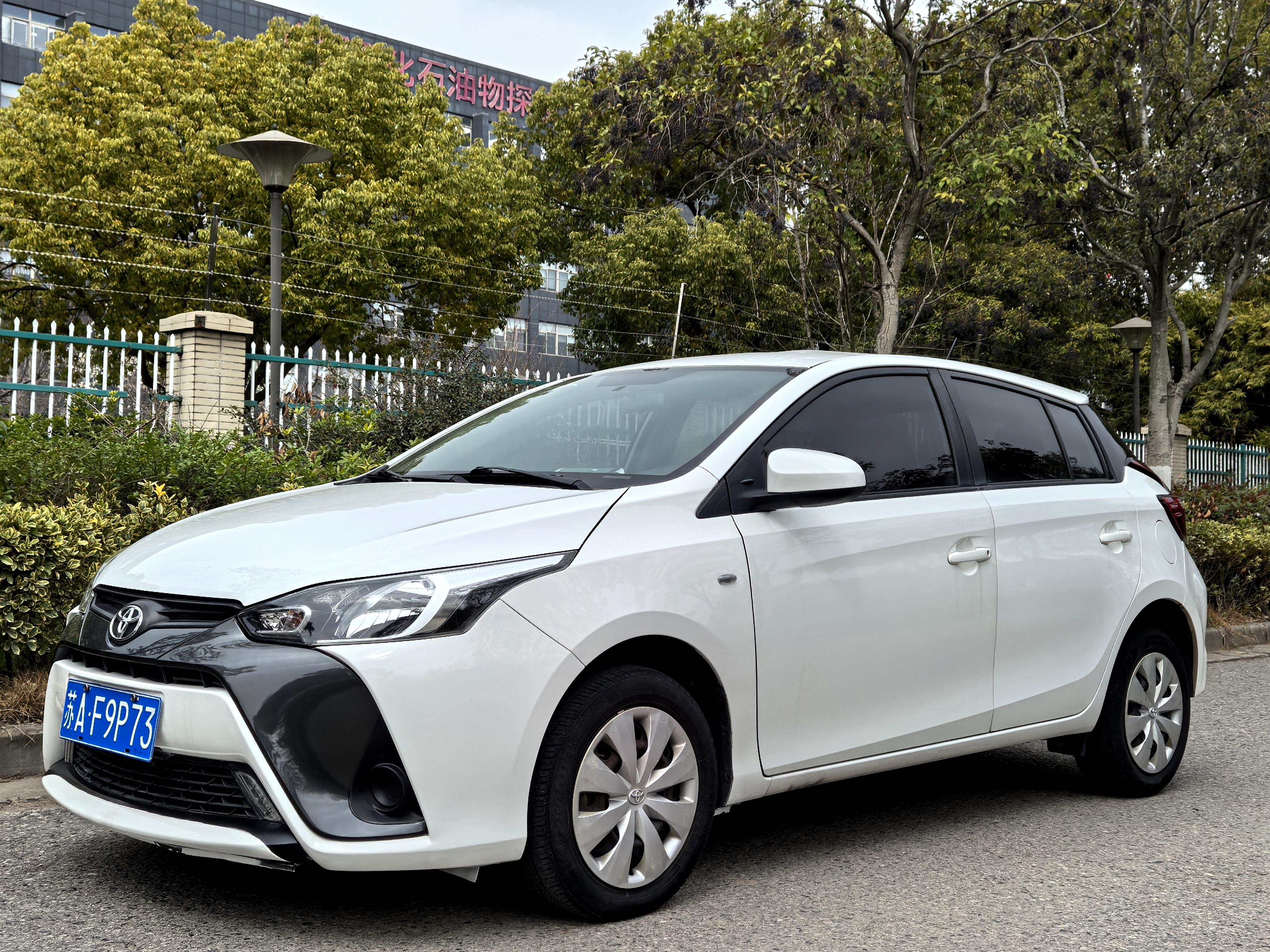 Toyota Yaris 2016 thumb 12