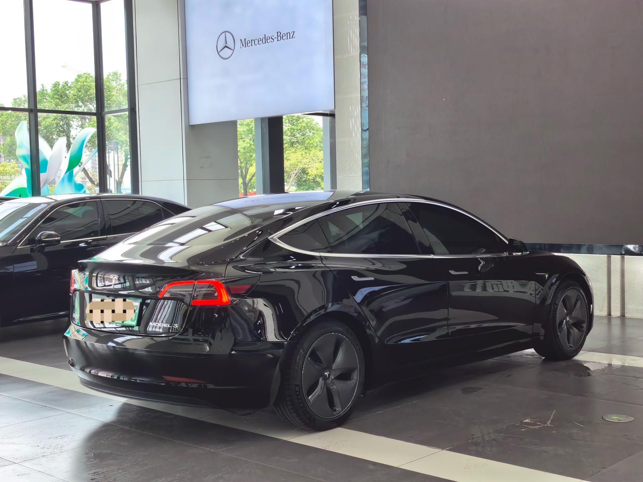 Tesla Model 3 2020 thumb 5