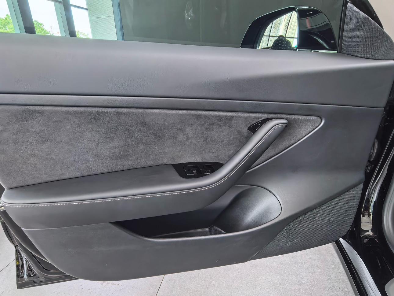 Tesla Model 3 2020 thumb 7