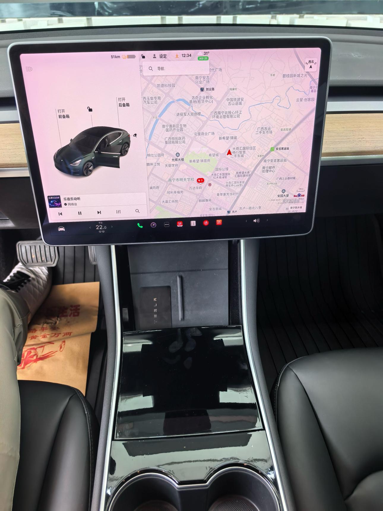 Tesla Model 3 2020 thumb 10