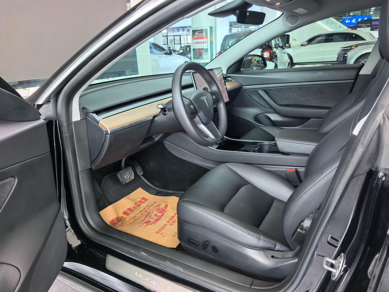 Tesla Model 3 2020 thumb 11