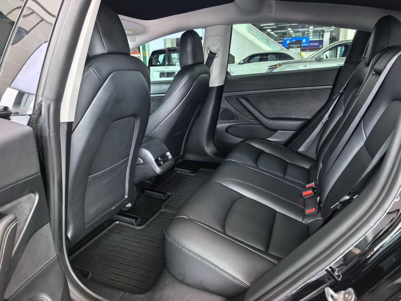 Tesla Model 3 2020 thumb 12