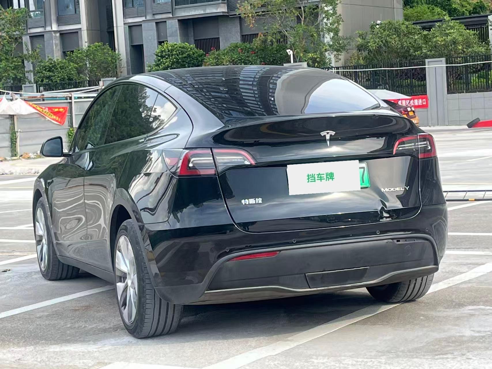 Tesla Model Y 2021 thumb 2