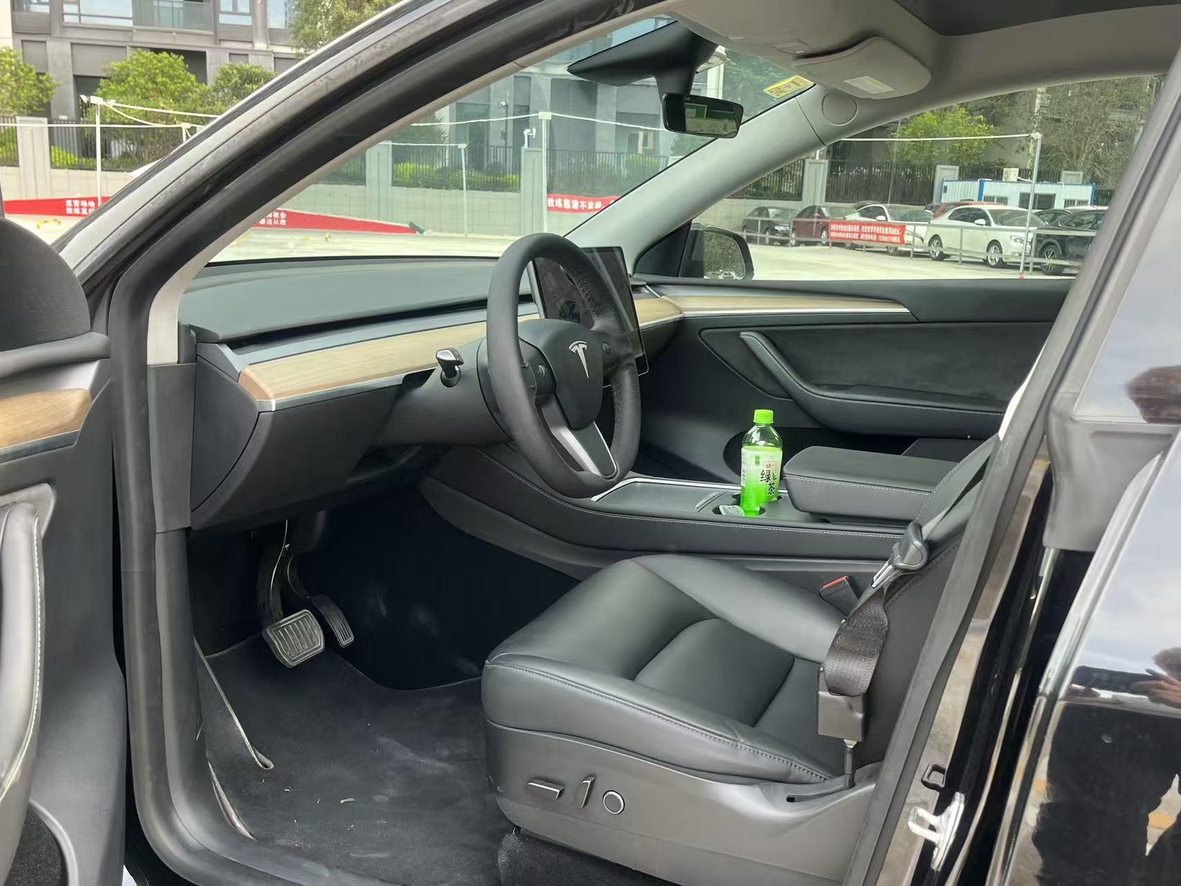 Tesla Model Y 2021 thumb 9