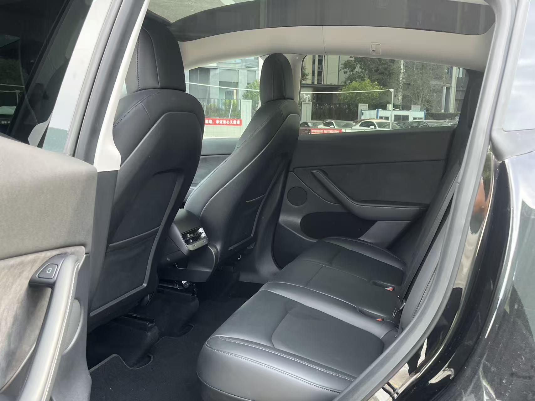 Tesla Model Y 2021 thumb 10