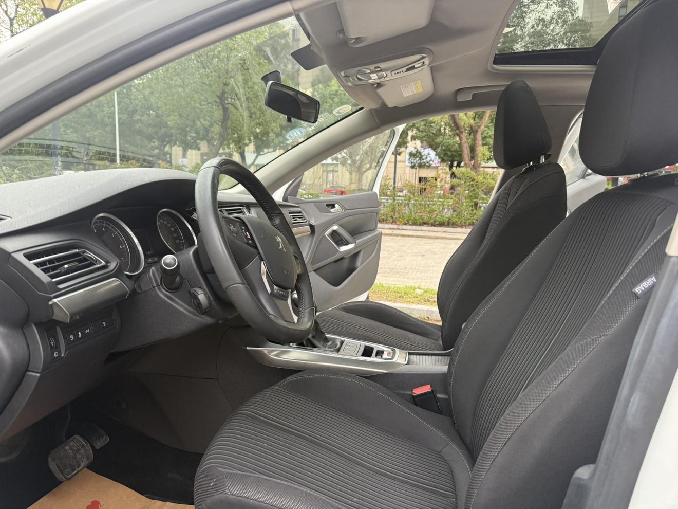 Peugeot 408 2014 thumb 6