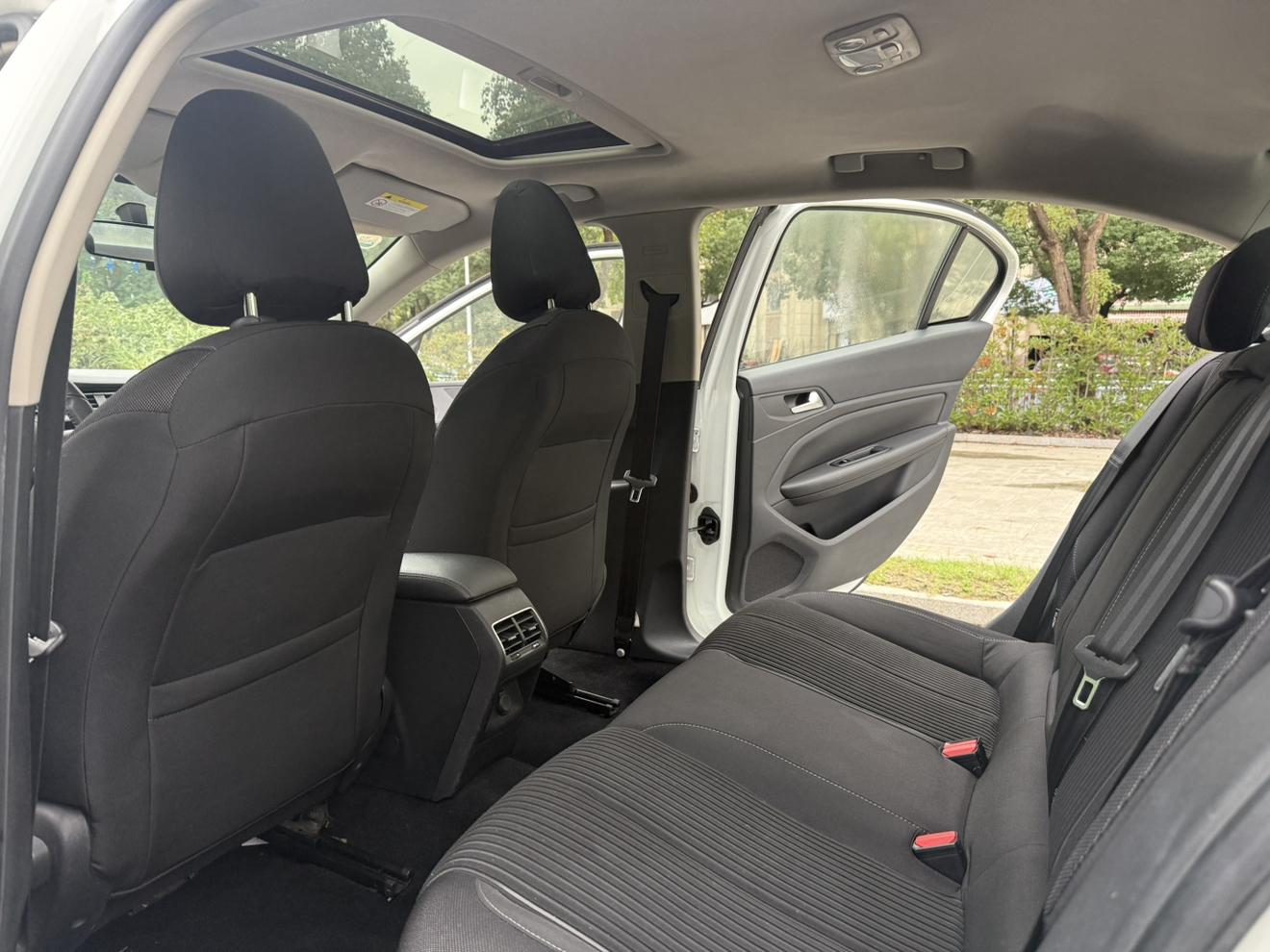 Peugeot 408 2014 thumb 7