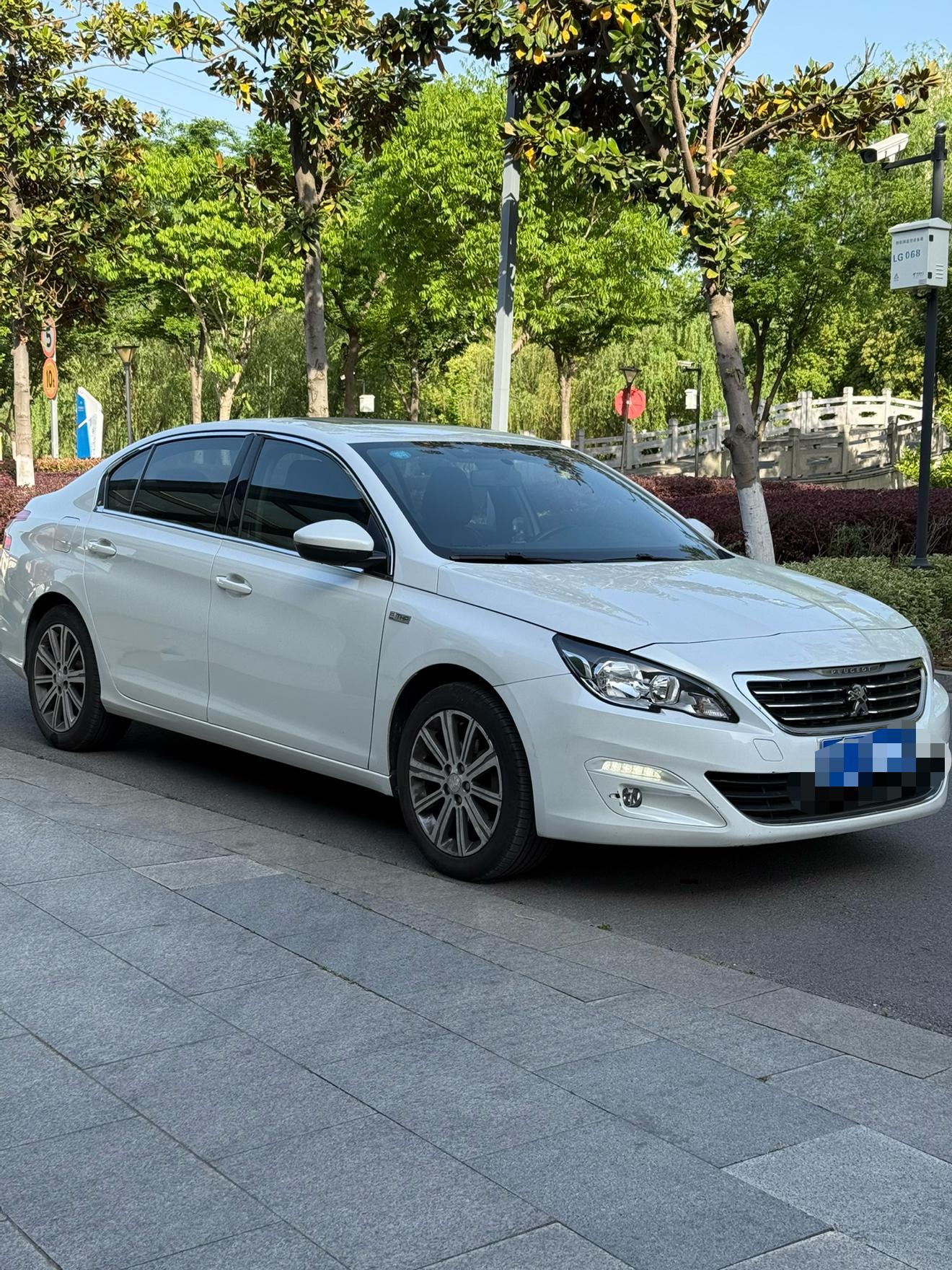 Peugeot 408 2014 thumb 10