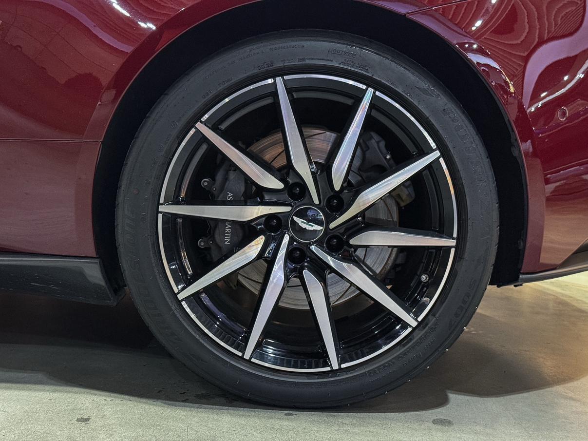 Aston Martin DB11 2020 thumb 3