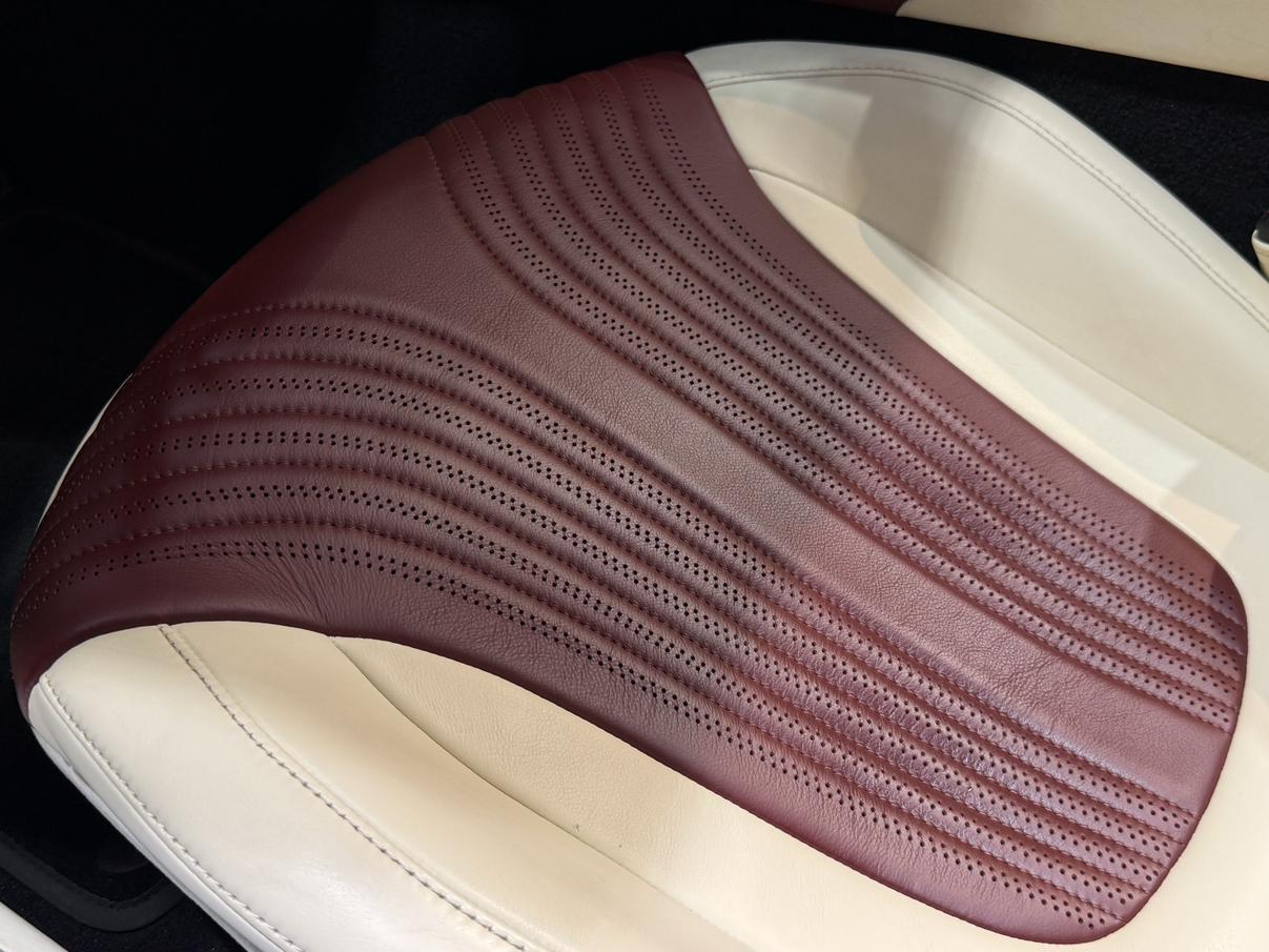 Aston Martin DB11 2020 thumb 6
