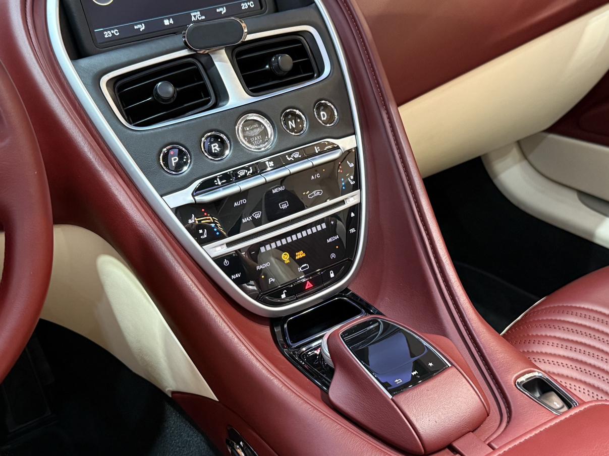 Aston Martin DB11 2020 thumb 7