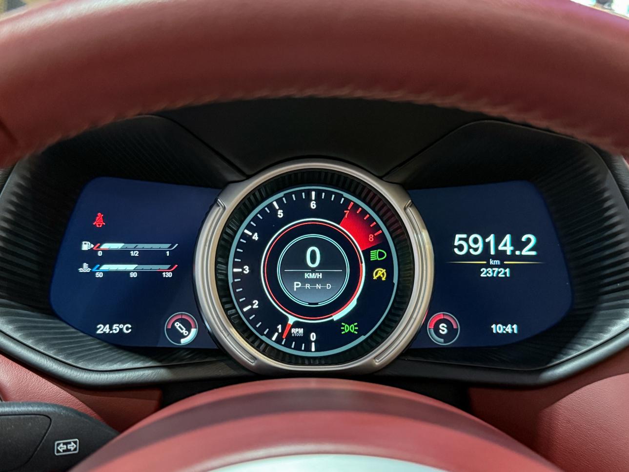 Aston Martin DB11 2020 thumb 12