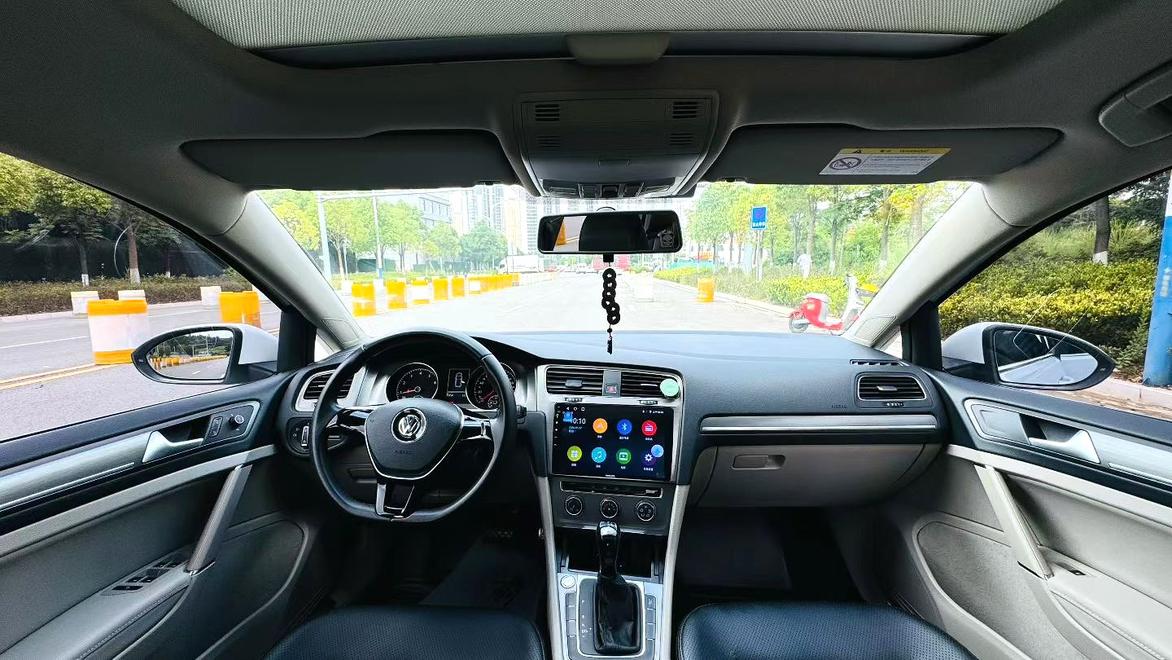 Volkswagen Golf Sportsvan 2015 thumb 5