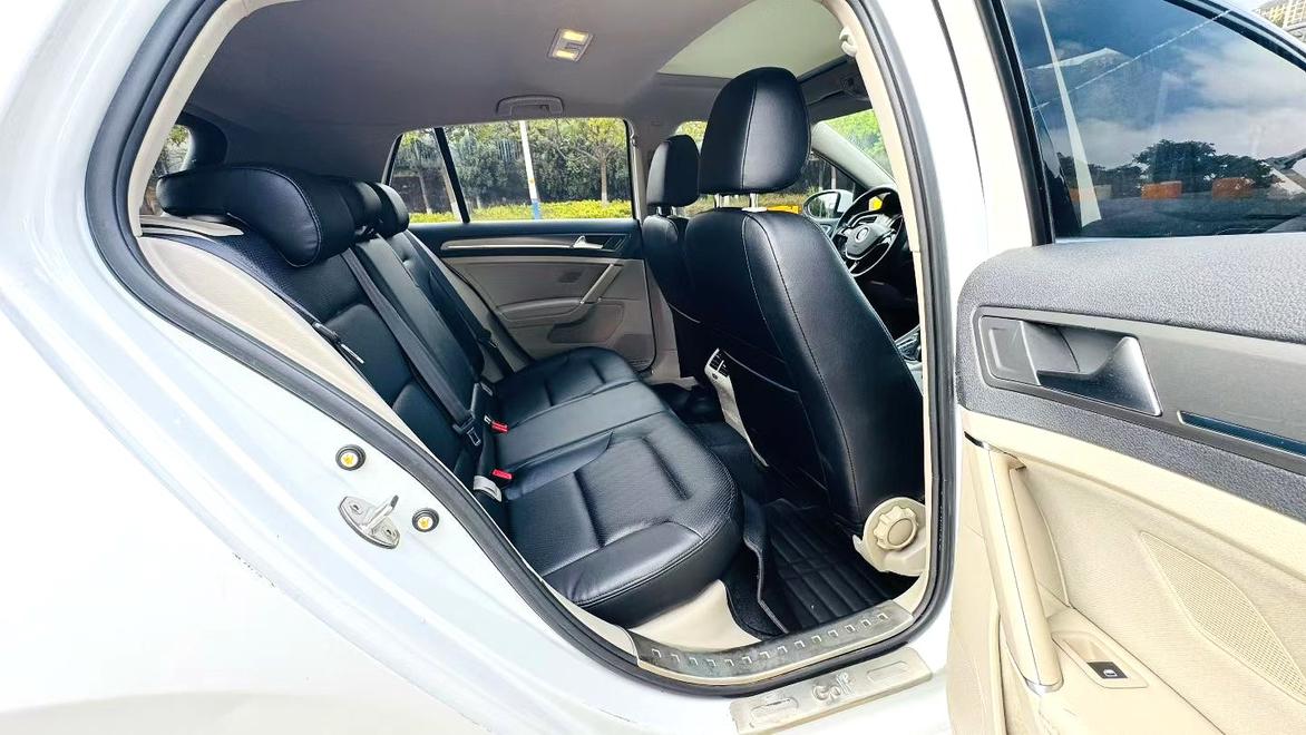 Volkswagen Golf Sportsvan 2015 thumb 6