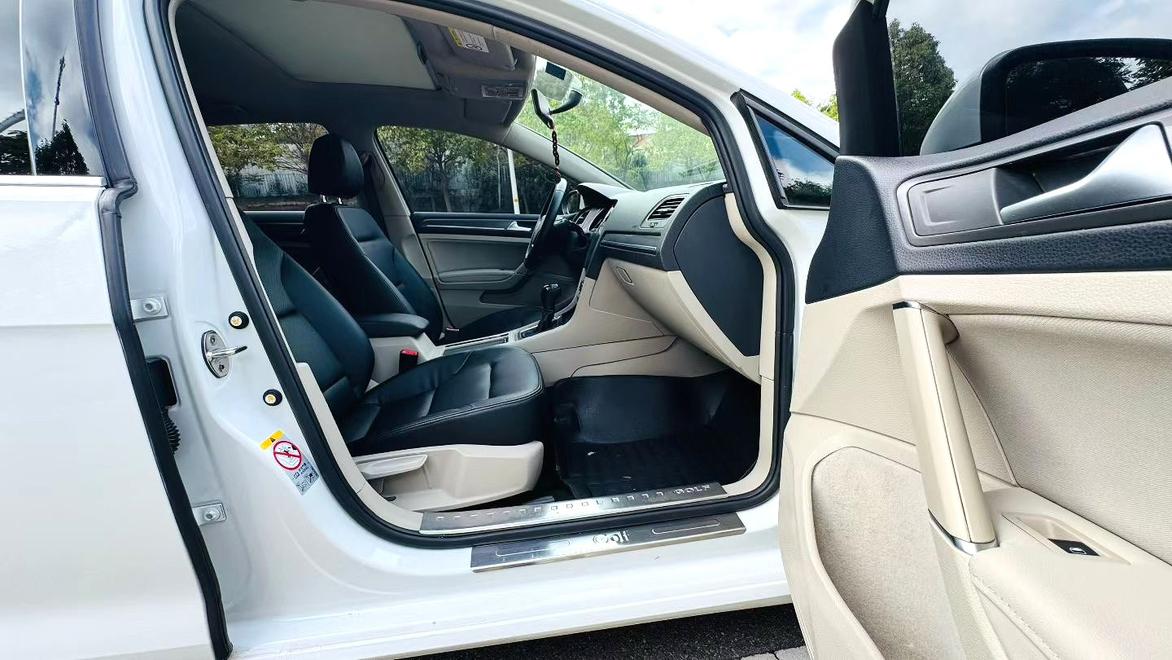 Volkswagen Golf Sportsvan 2015 thumb 7