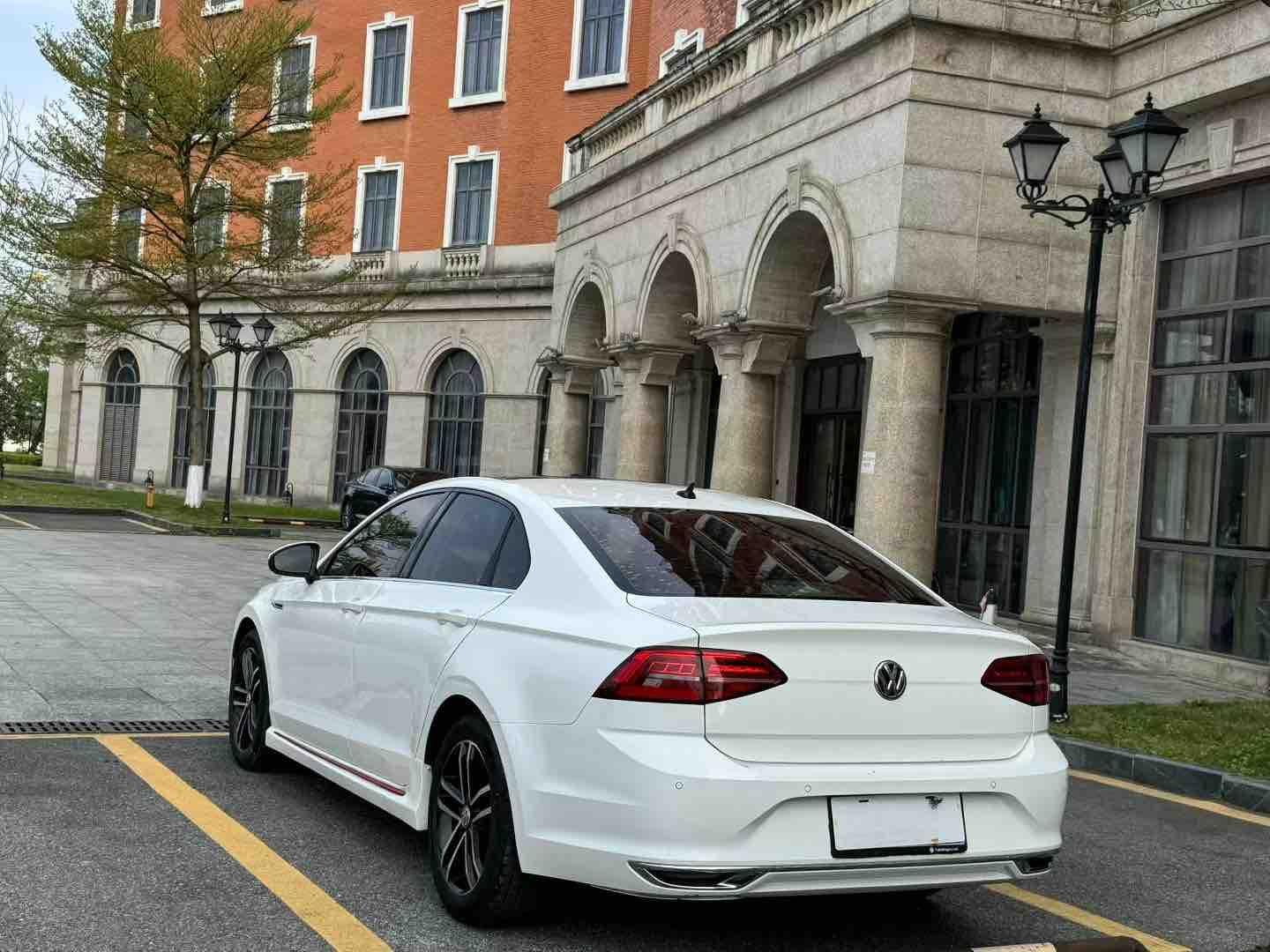 Volkswagen Lamando 2019 thumb 2