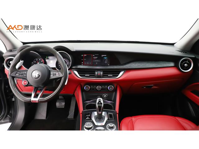 Alfa Romeo Stelvio 2021 thumb 4