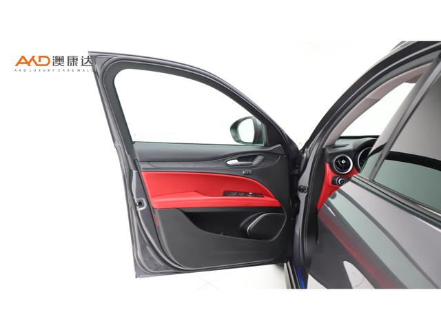 Alfa Romeo Stelvio 2021 thumb 7