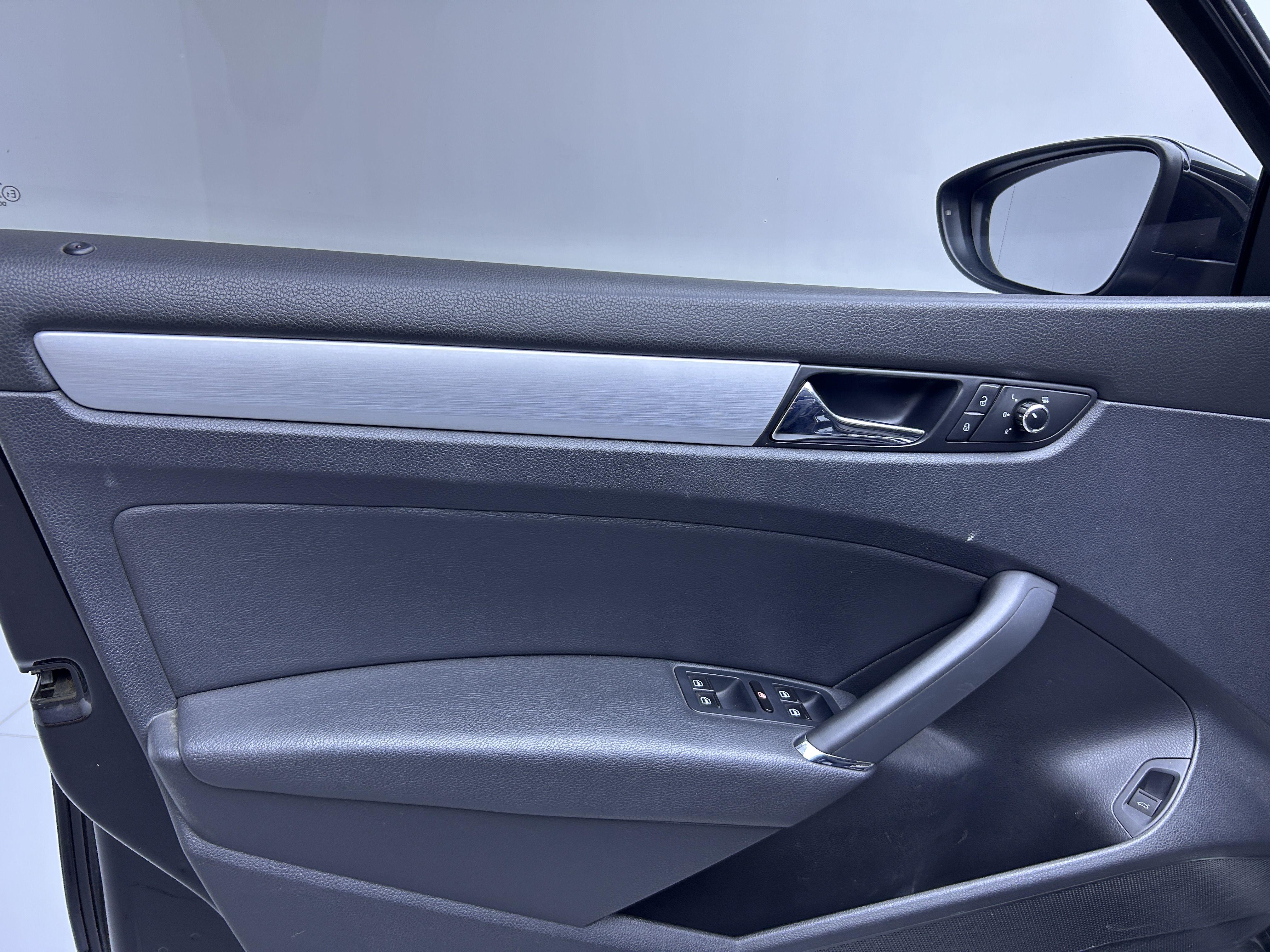 Volkswagen Passat (North America and China) 2014 thumb 9