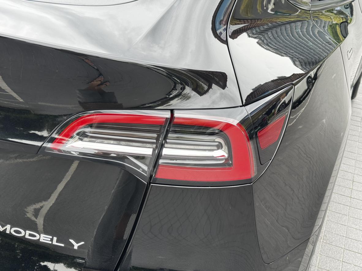 Tesla Model Y 2021 thumb 8