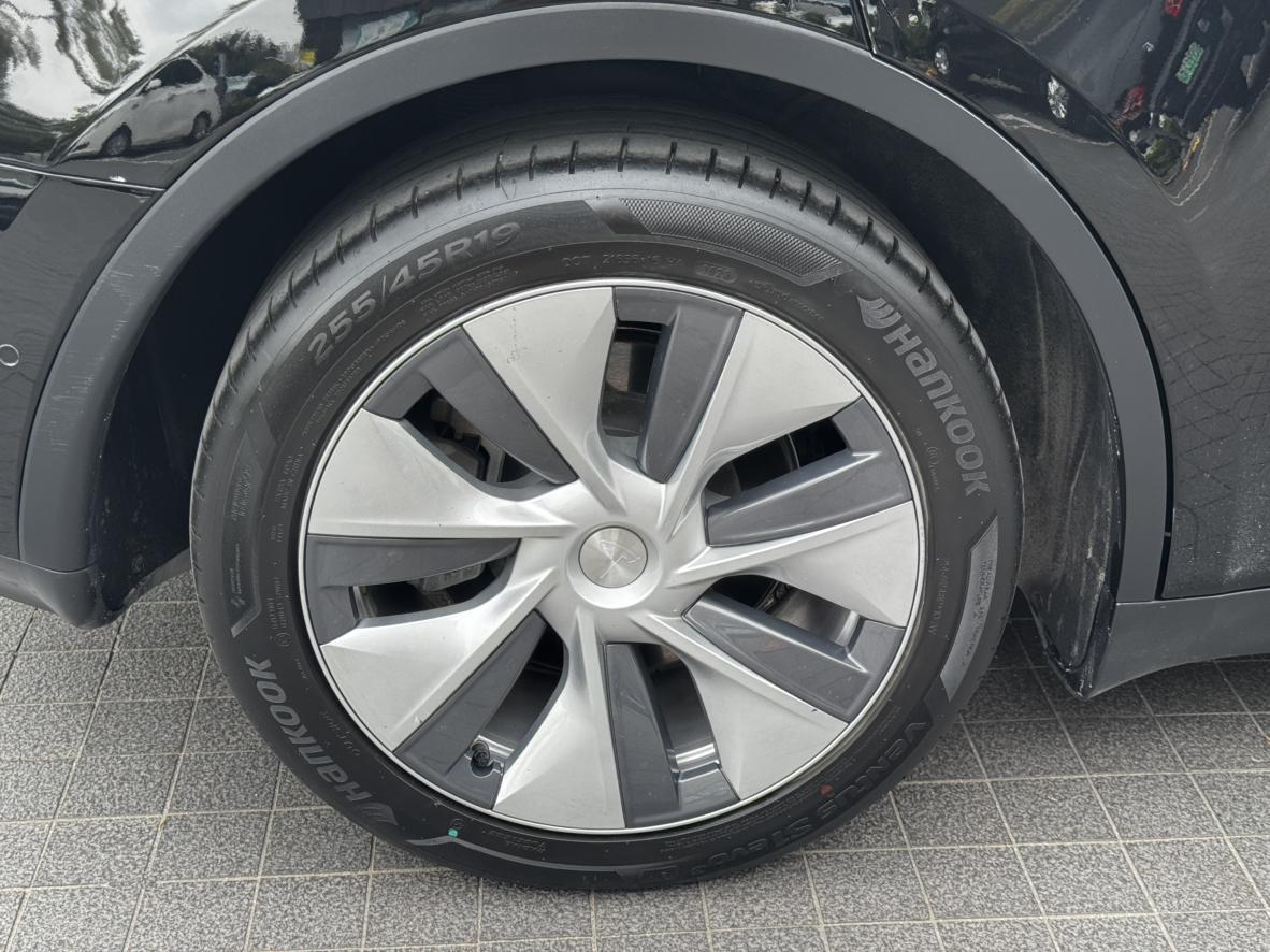 Tesla Model Y 2021 thumb 10
