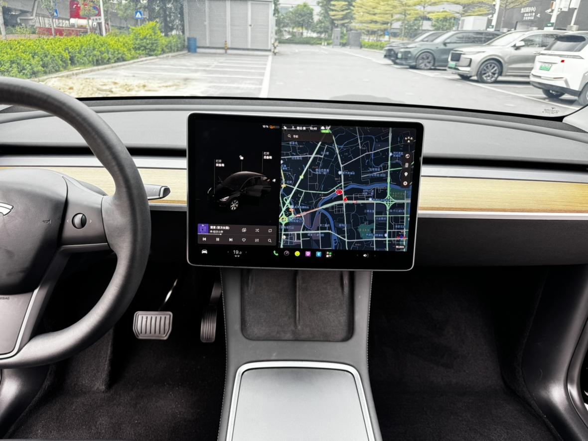 Tesla Model Y 2021 thumb 12