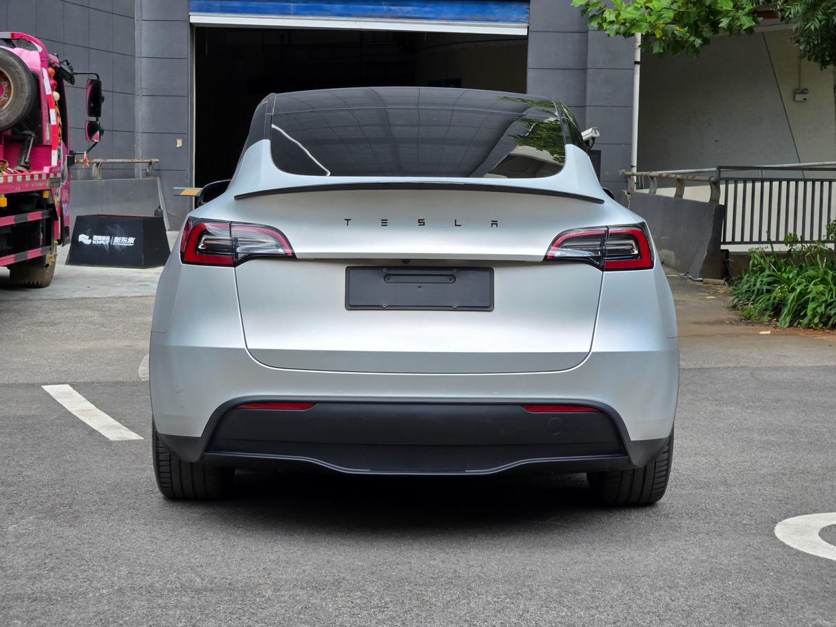 Tesla Model Y 2021 thumb 4