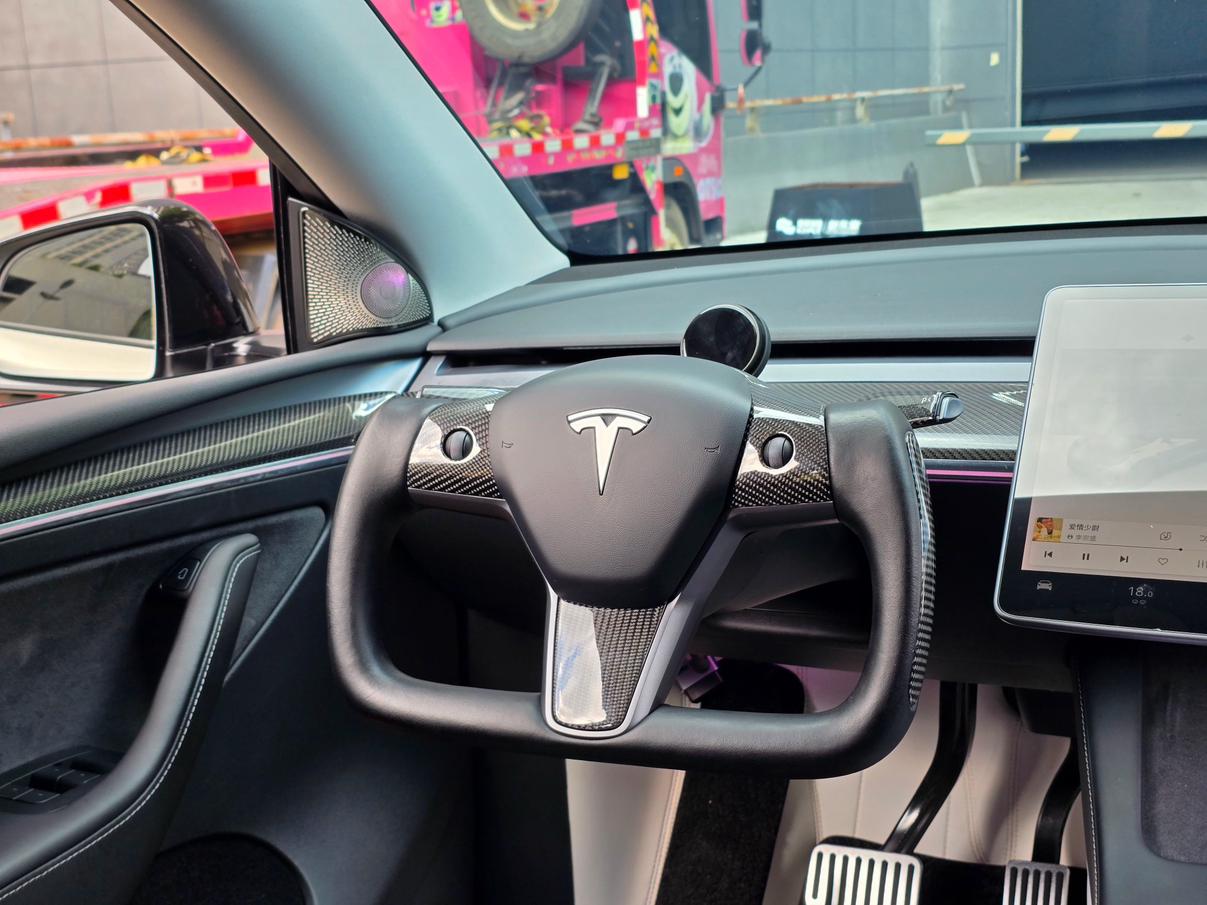 Tesla Model Y 2021 thumb 9