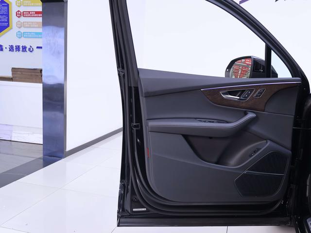 Audi Q7 2025 thumb 11