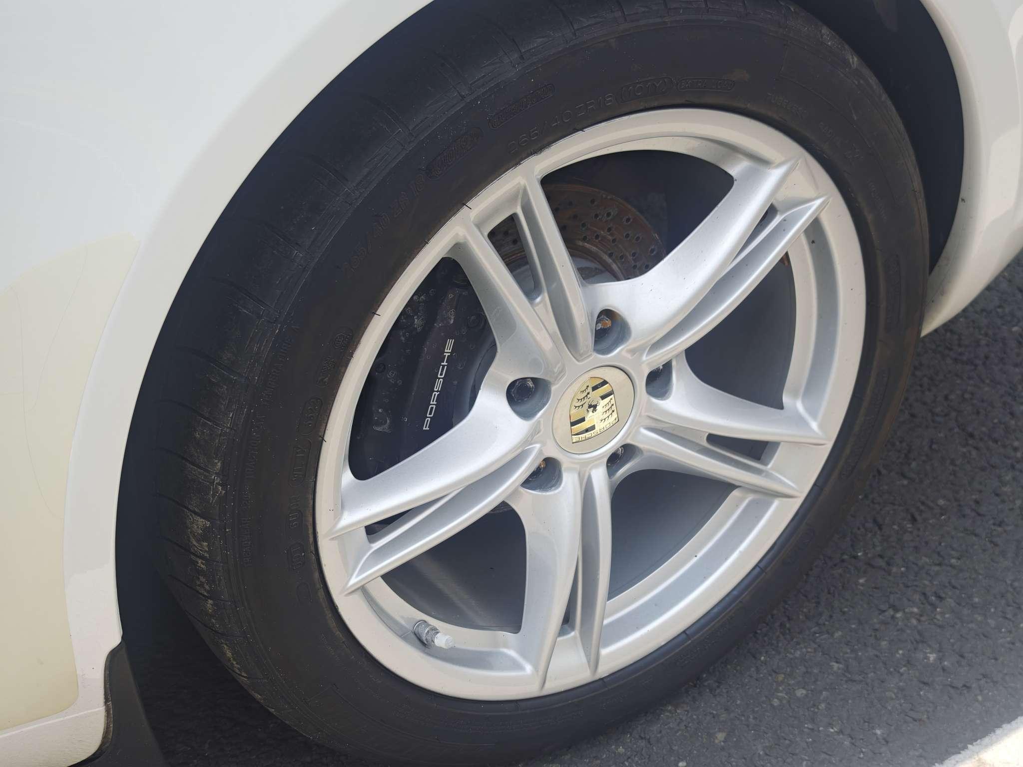 Porsche Cayman GT4 2009 thumb 8